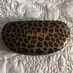 ♥️🦋♥️ Guess - sunglasses case only .